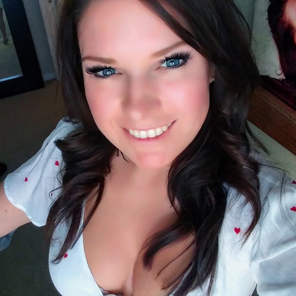 Meet your Posher, Jeanne - Picture 3 of 4